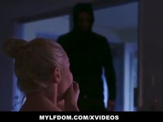 Mylfdom - hooded अजनबी हावी milfs पुसी