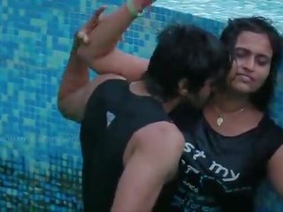 Söder indisk desi bhabhi fantastiskt romantik vid simning slå samman - hindi het kort movie-2016