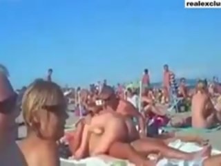 Nyilvános meztelen tengerpart párcserélő felnőtt videó -ban nyár 2015