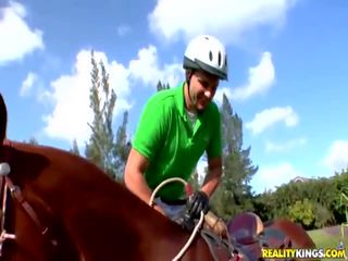 Veliko oprsje latina equestrienne cynthia bang fukanje