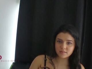 Eu descobrir que meu barulhento meia-irmã é um webcam modelo