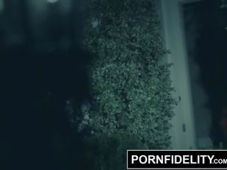 Pornfidelity 娜塔莎 维加 二 射精 集 向上 她的 呻吟