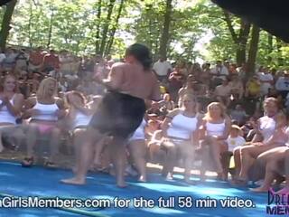 Amateur concours à nus une poppin est impressionnant