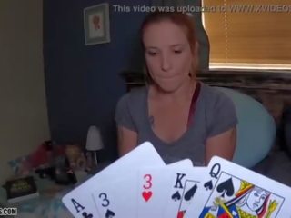 Desvistiéndose póquer con mamá - brillante pinchazo mov