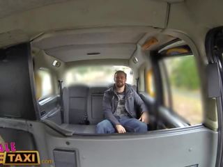 Femalefaketaxi три вълнуващ сесии и празнене в на обратно